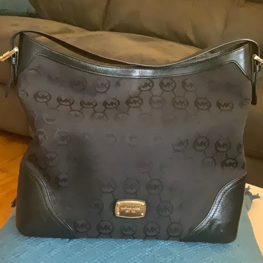 Michael Kors Elegant Black Designer Women's Bag